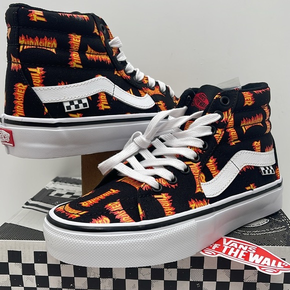 Vans WMNS Skate Sk8-Hi Thrasher Black/Multi
VN0A5FCCBML
Sneakers - Picture 8 of 16